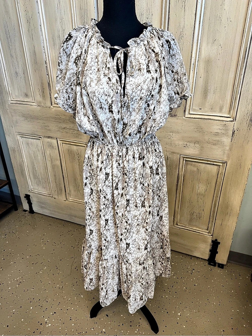 GeeGee Animal Print Midi Dress Sz M NWT